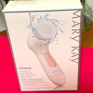 Skinvigorate Cleansing Brush Mary Kay